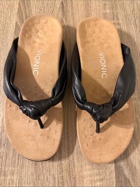 Vionic Black Knotted Toe-Post Sandals with Tan Footbed